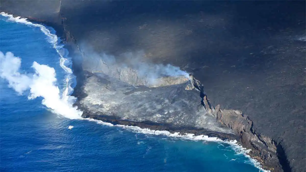 オーシャンエントリー（プウオオ火口からの溶岩が海に流れ込む地点）