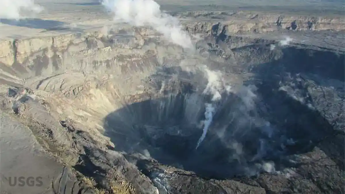 崩落と噴火の連続で姿を変えたハレマウマウ火口