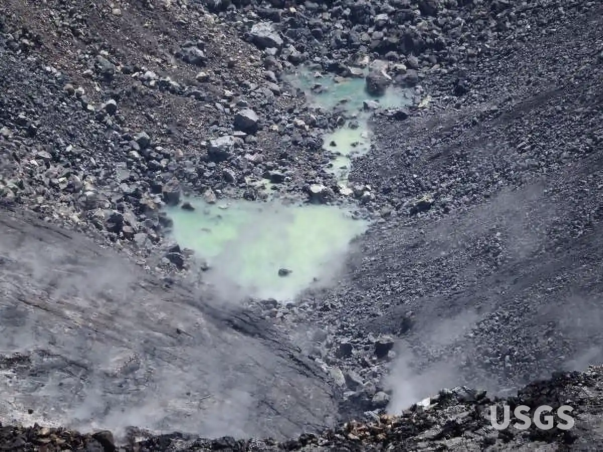 USGS（アメリカ地質調査所）が掲載した水たまり（池）の拡大写真