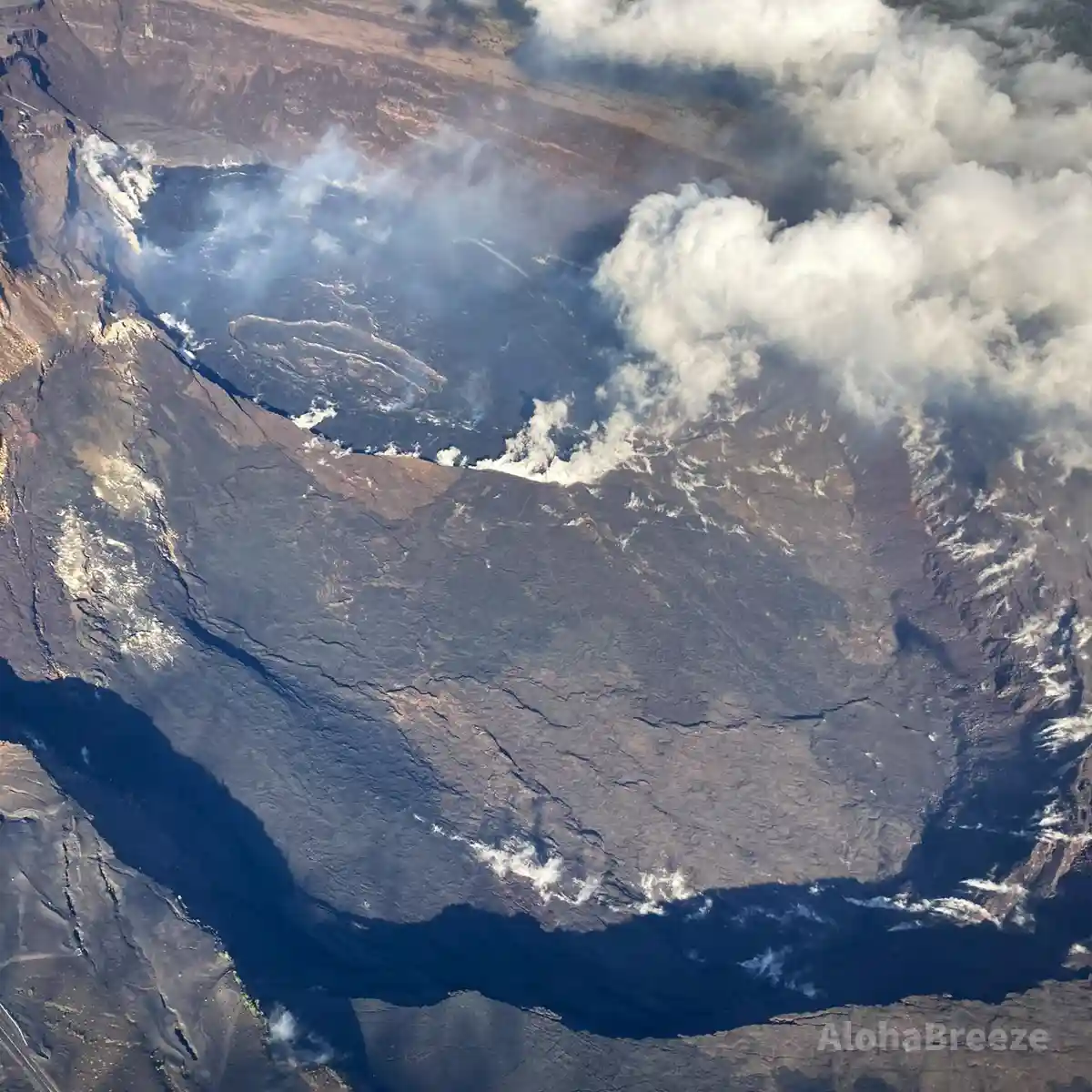 空からのハレマウマウ火口