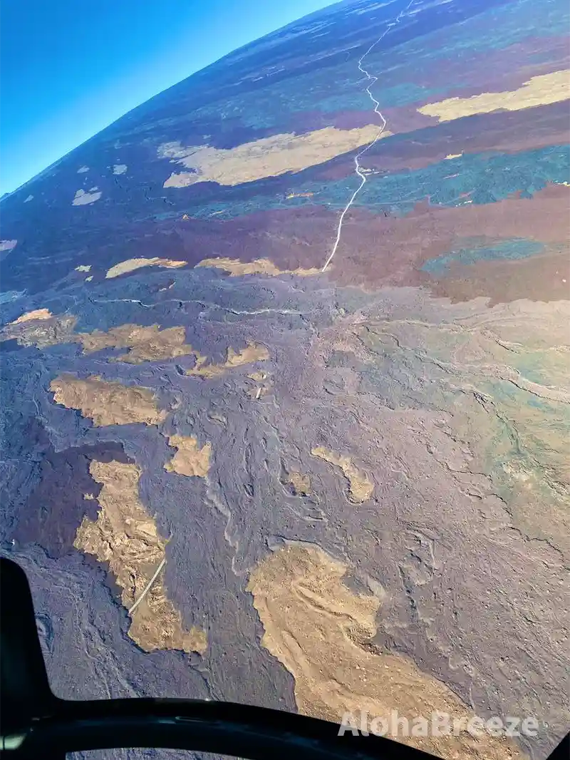 マウナロアの噴火で流れた溶岩流により、アクセスロードが分断